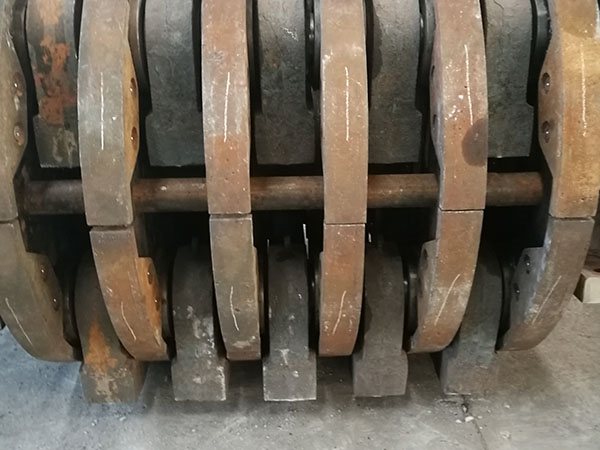 湖北生產(chǎn)重錘破碎機(jī)和鄂式破碎機(jī)價(jià)格