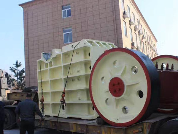 立軸破碎機剖面圖